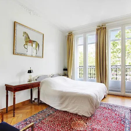 Junior Avec Balcon Et Vue Sur Arc De Triomphe 4* Parigi